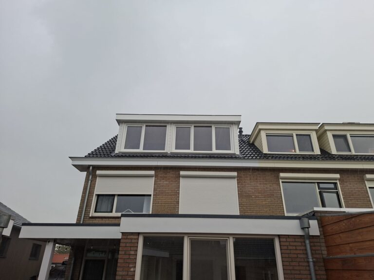 Dakkapel in Nijmegen geplaatst op schuin dak van woning